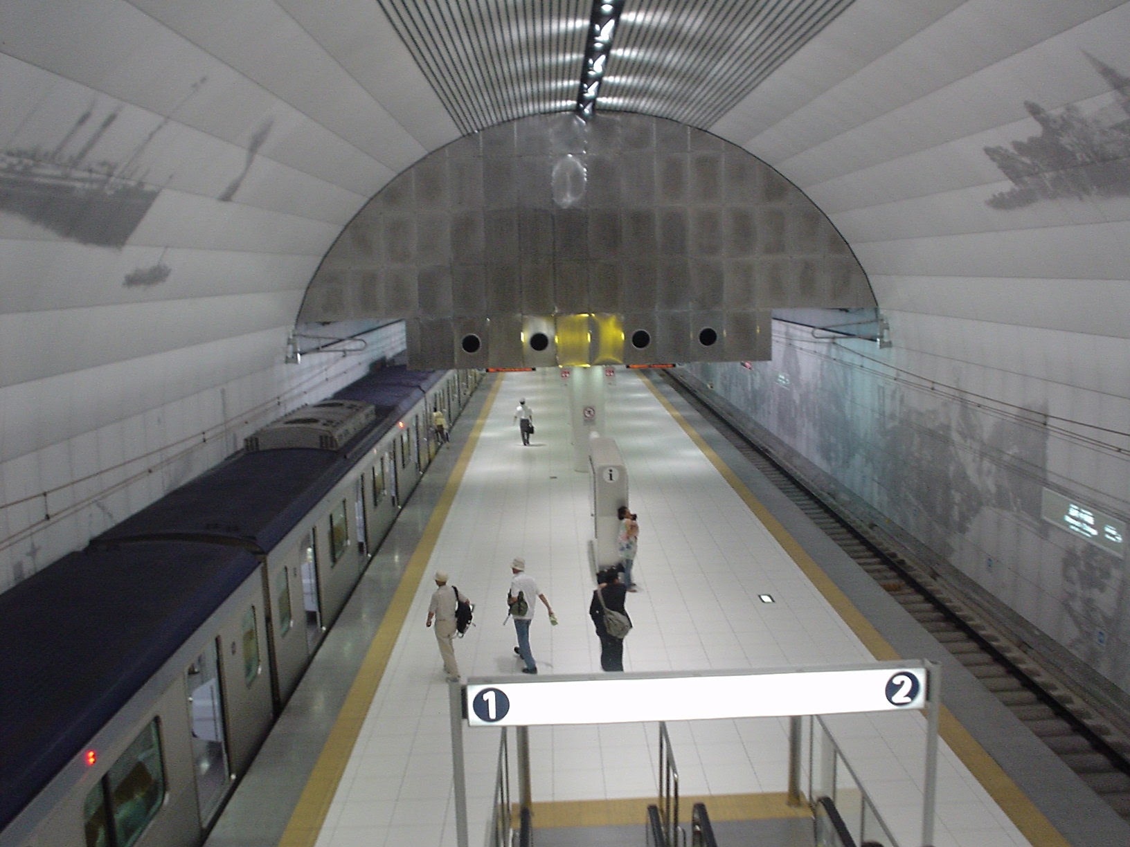 元町・中華街駅 (2004/8/8 撮影)